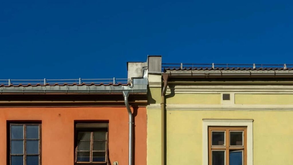 Practical, street-smart guide for Australian advertisers to locate and sponsor Armenian Hulu creators for behindthescenes content outreach templates, tech tips and risk checks.