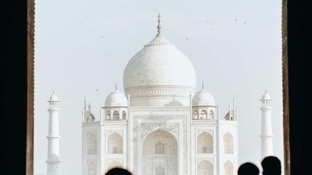 Practical guide for Australian advertisers on locating Russia-based Etsy creators, running engagement-first campaigns and managing platform, privacy and safety risks (updated 22 Sep 2025).