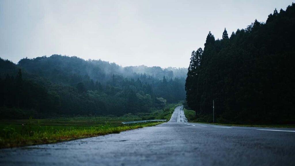 Practical guide for Aussie creators on finding and pitching Chilean brands via Telegram to make song reaction videos, with outreach scripts, pricing cues and platform tactics.