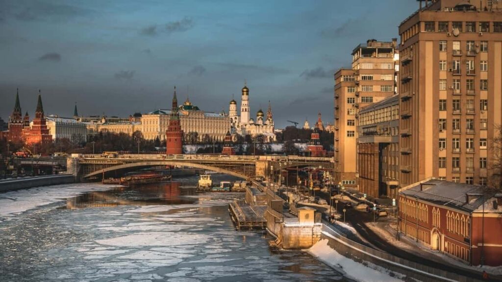 Practical, street-smart guide for Australian creators to find, pitch and style outfits with Armenian brands on Instagram includes outreach templates, platform tips and legal red flags.