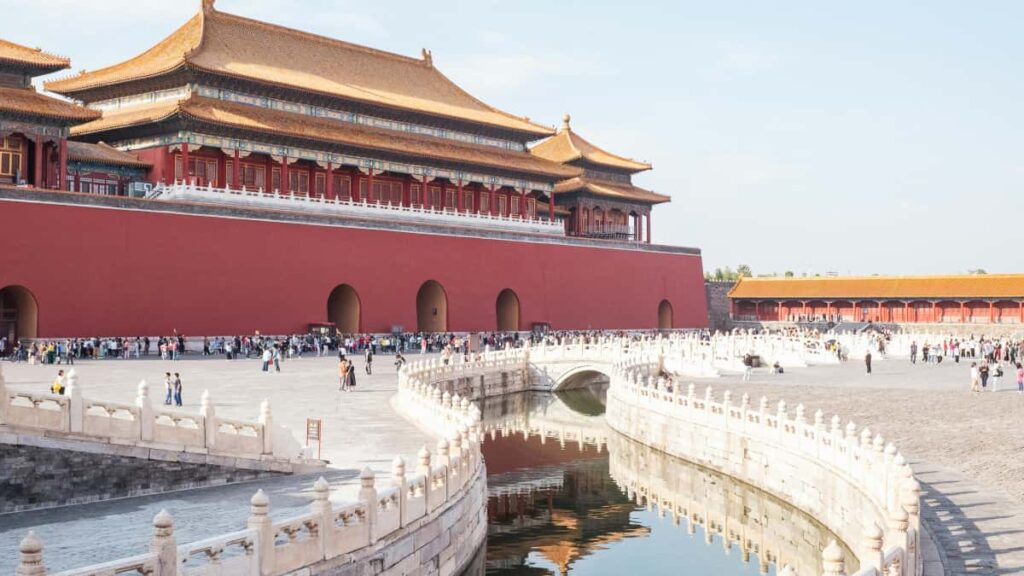 Practical guide from Australia creators: how to contact Algeria brands on ShareChat, craft sponsor-tagged event coverage, and navigate cultural & platform nuances.