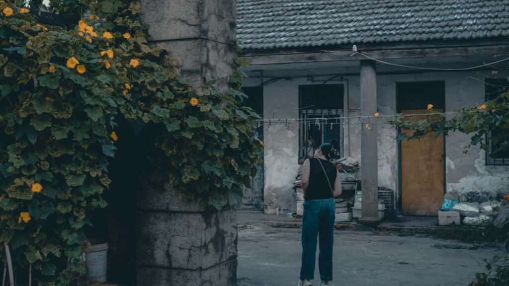 Practical playbook for Australian creators to pitch United Arab Emirates brands on HBO Max outreach channels, creative hooks, and win-back strategies for paid sponsorships.