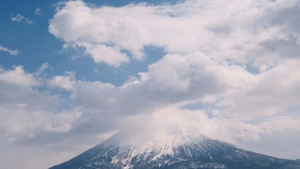 How Australian advertisers can find and work with WeChat creators in China to drive product-led growth, with practical sourcing, compliance and content tips.