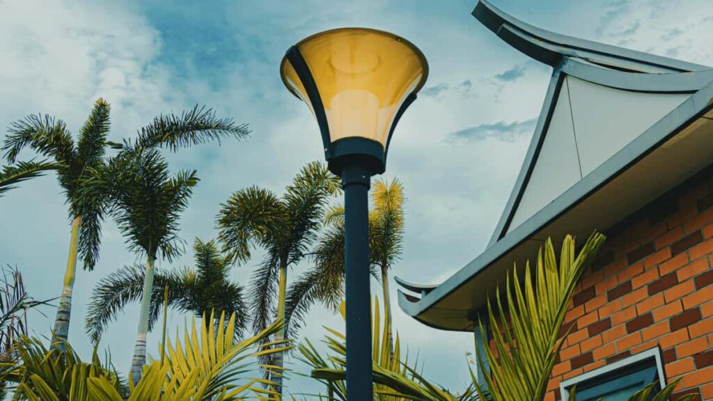 Practical guide for Australian creators on finding and pitching Dominican Republic brands via Discord to land branded travel vlogs.