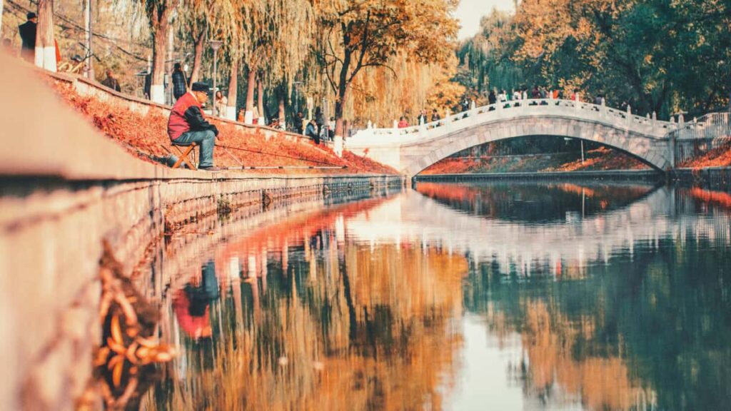 Practical playbook for Aussie creators to find and pitch Georgian brands on Twitch, convert viewers into online-course signups, and avoid common pitfalls.