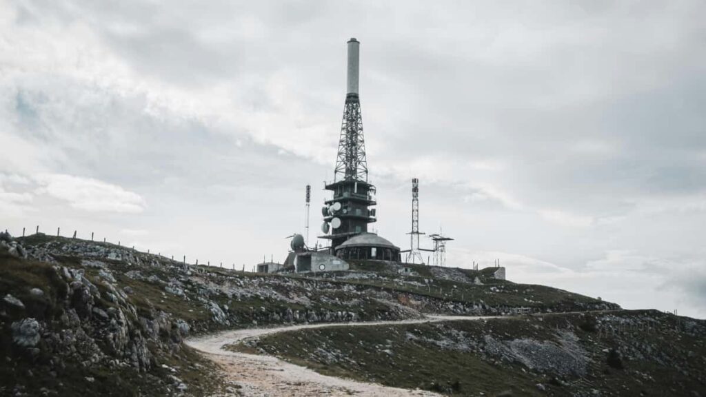 Practical guide for Australian advertisers to find Uzbekistan-based WeChat creators, build hype, and run high-conversion flash sales with localized tactics and platform tips.