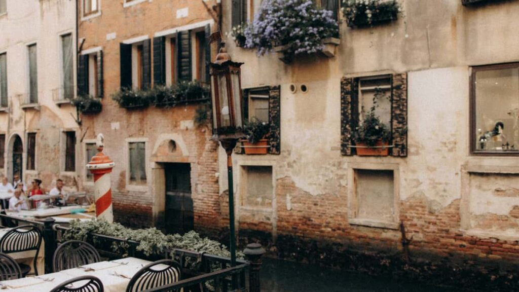 Practical guide for Australian advertisers to find China-based Threads creators for fixed-fee deals outreach, vetting, pricing and campaign playbooks.