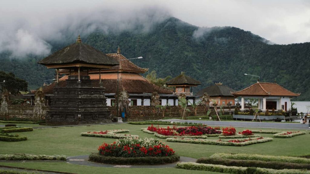 Step-by-step guide for Australian creators to reach Italian brands on X (Twitter) and land long-form product reviews.