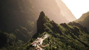 Practical guide for Australian advertisers to find and hire United States LinkedIn creators for makeup tutorial collaborations strategy, outreach scripts, and risk notes.