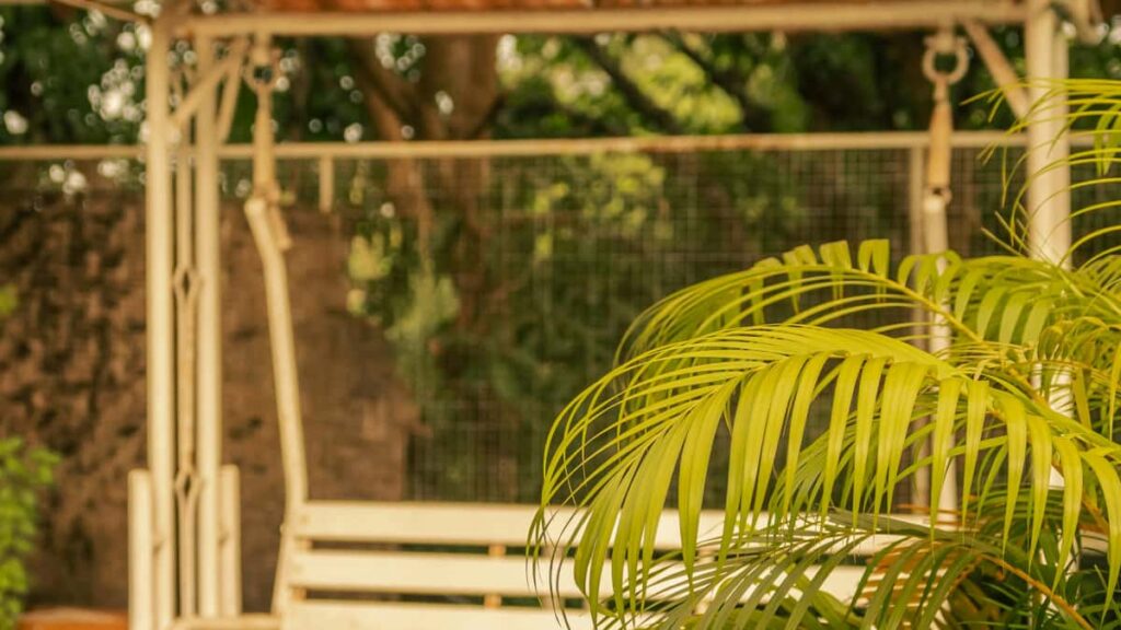 Practical guide for Australian advertisers to discover and hire Japan-based Spotify creators for fixed-fee promos outreach, pricing, contracts, and local tips.