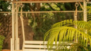 Practical guide for Australian advertisers to discover and hire Japan-based Spotify creators for fixed-fee promos outreach, pricing, contracts, and local tips.