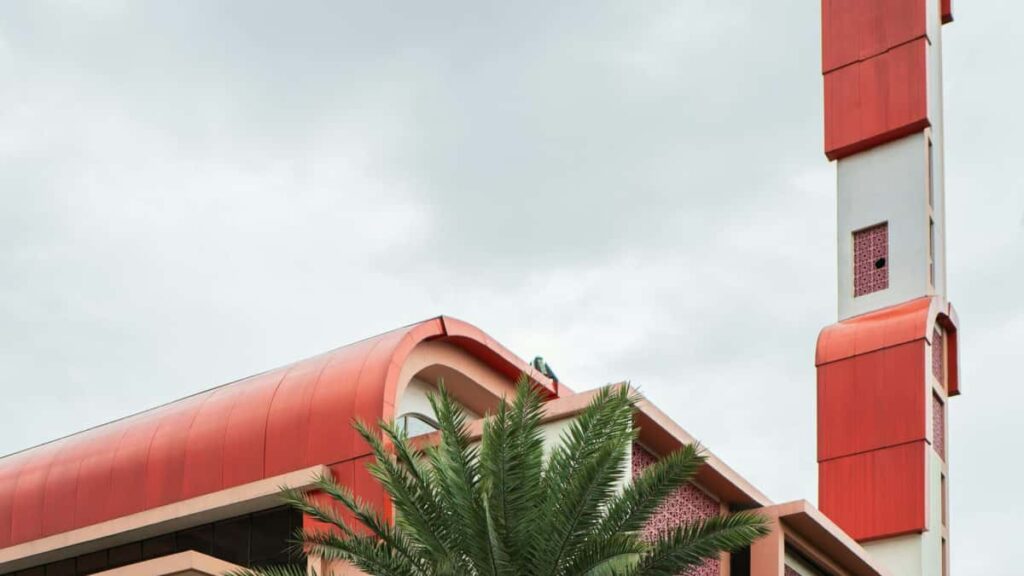 Practical playbook for Australian creators to contact Mongolian brands on Twitch, pitch limited-time discount codes, and run compliant promo streams.